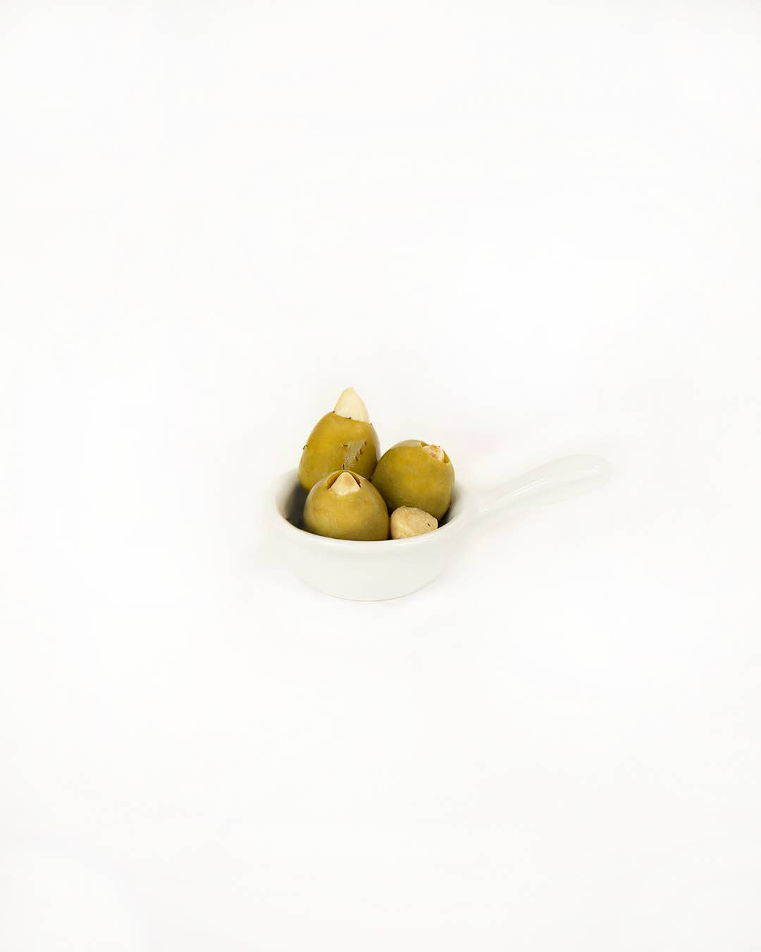 Luna Ibérica SL - Wholesale Olives - Green Olives Spanish Queen - Stuffed with Garlic Cloves1