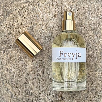 Freyja, 50ml EDP - ambre chaud, fève tonka & myrtille pour la vente par Sweet Anthem