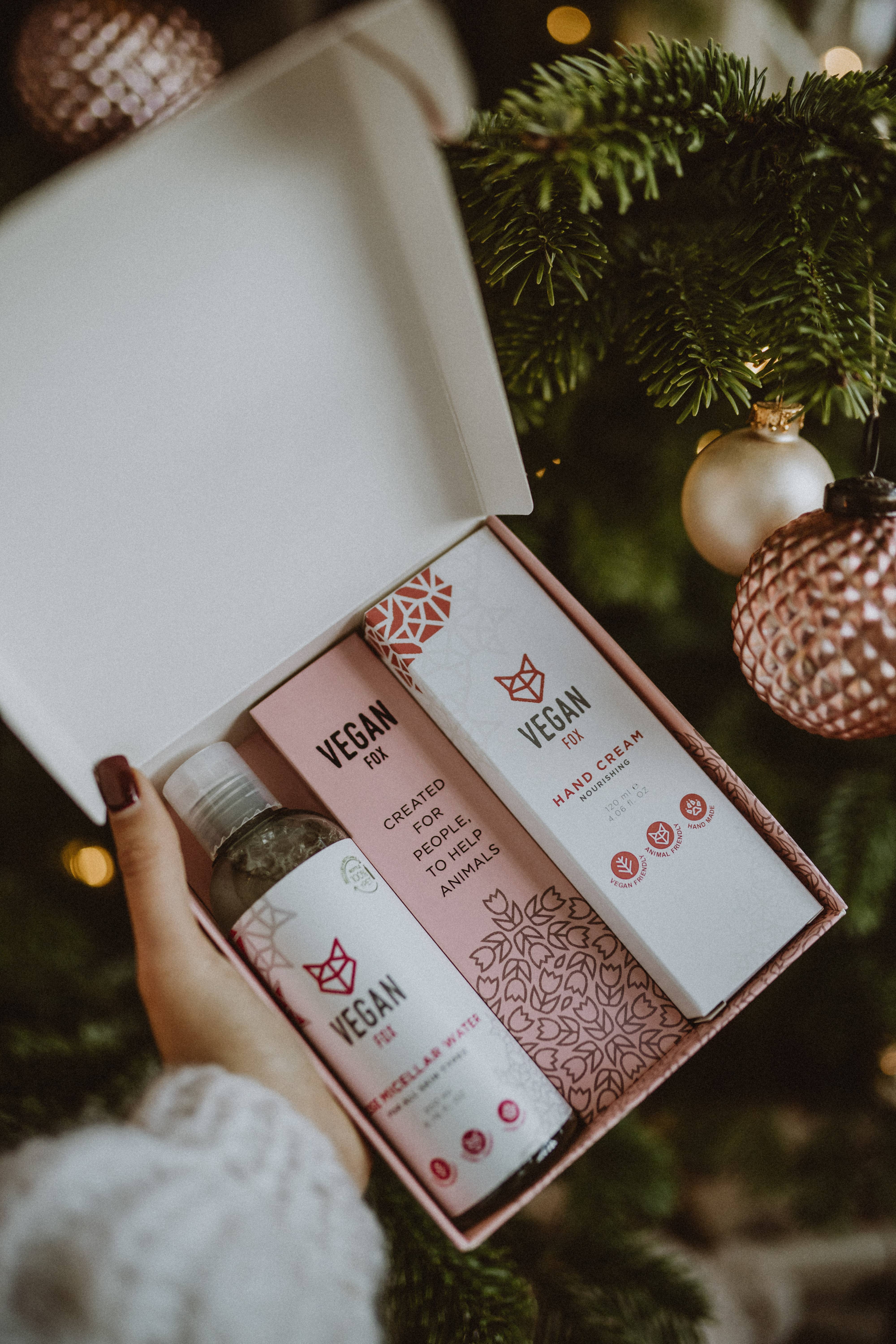 Amber cosmetics Ltd (Vegan Fox) - Wholesale Bath & Body Set - Feminine Gift Set1