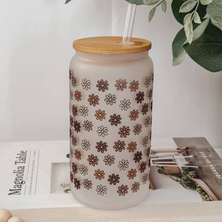 Emma K Designs - Wholesale Drinking Glass/Cup - Mini Fall Daisies 16oz Glass Cup with Bamboo Lid1