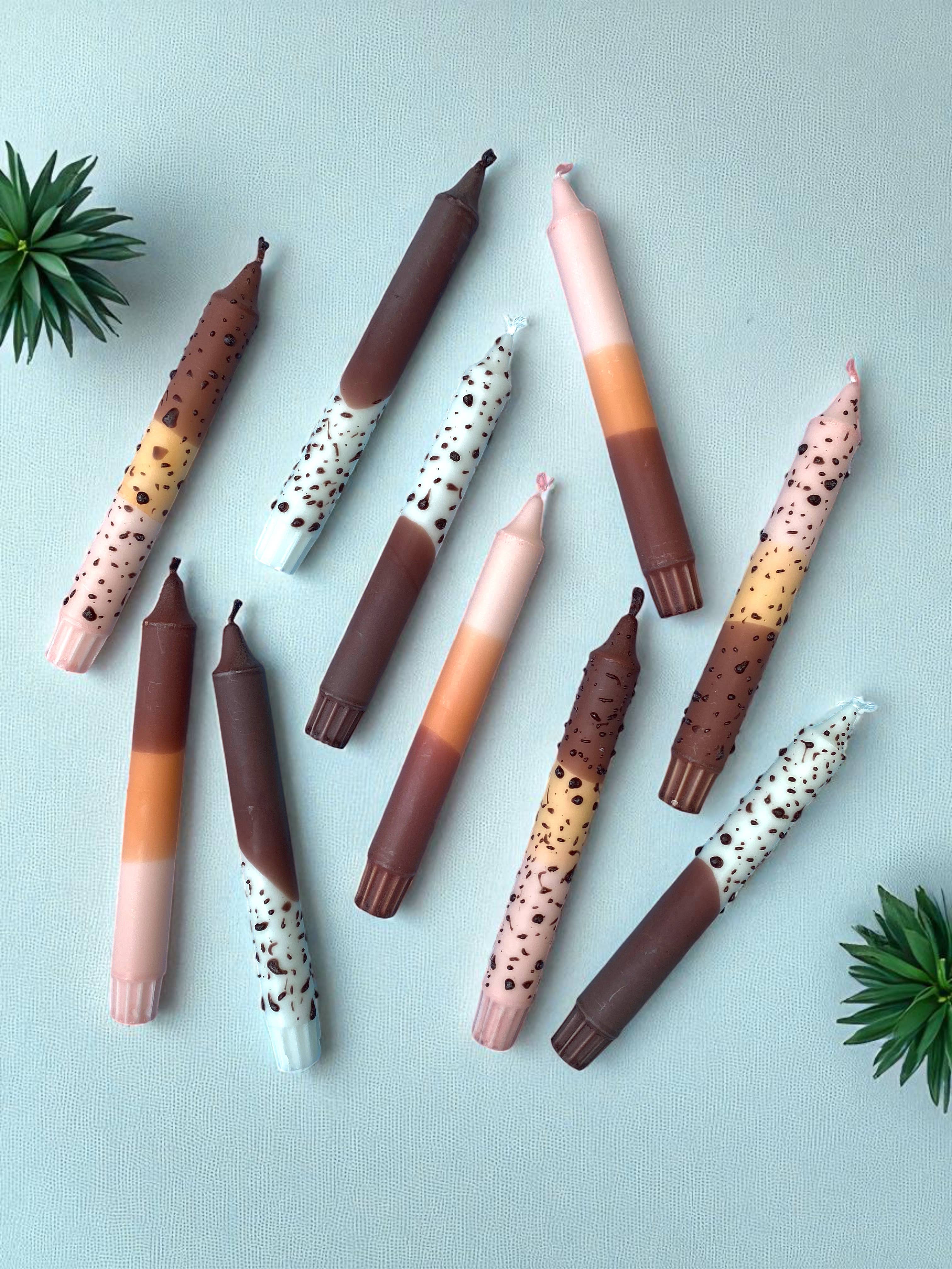 Kupkup HB. - Fi Design Studio Co. – vela pilar por atacado – Brilho Alegre | Vela Tapper Outono em Nova Iorque | 2,3x20 cm6