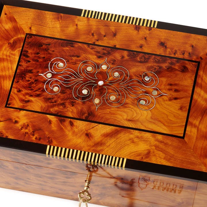 Yemma Goods – Großhandel Schmuckschatulle/-Organizer – Großes Schmuckkästchen aus Thuya-Wurzelholz mit Perlmutteinlage4