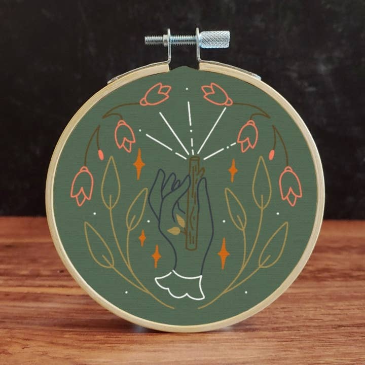 Kit da ricamo: mano e bacchetta per la vendita all'ingrosso da parte di Holly L'Oiseau