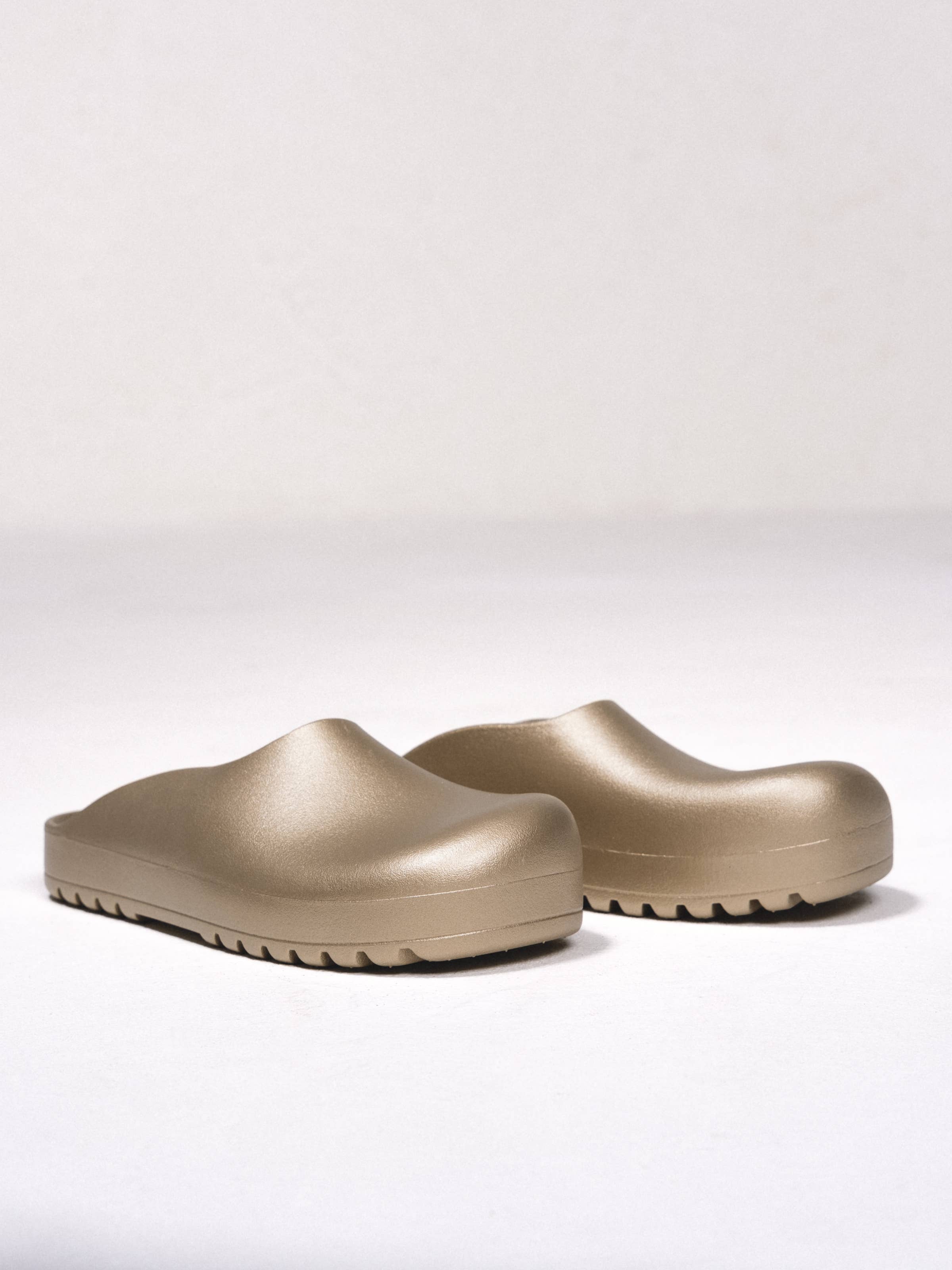 SMF - Wholesale Sandals - Women's - 249975 - Metallic clog sandals1