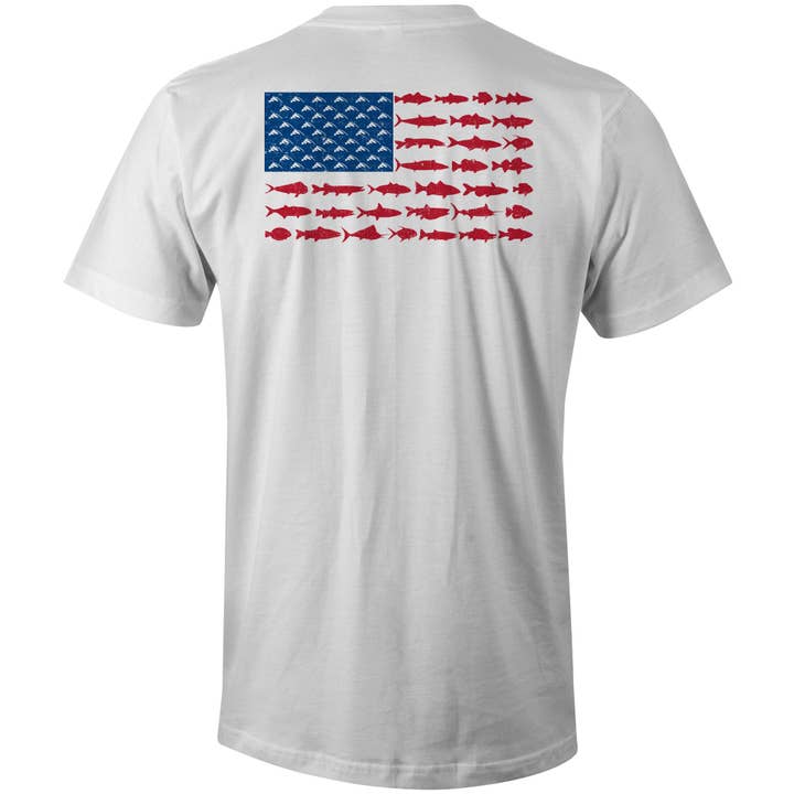 T-shirt drapeau américain vieilli (blanc) pour la vente par Chasing Fin