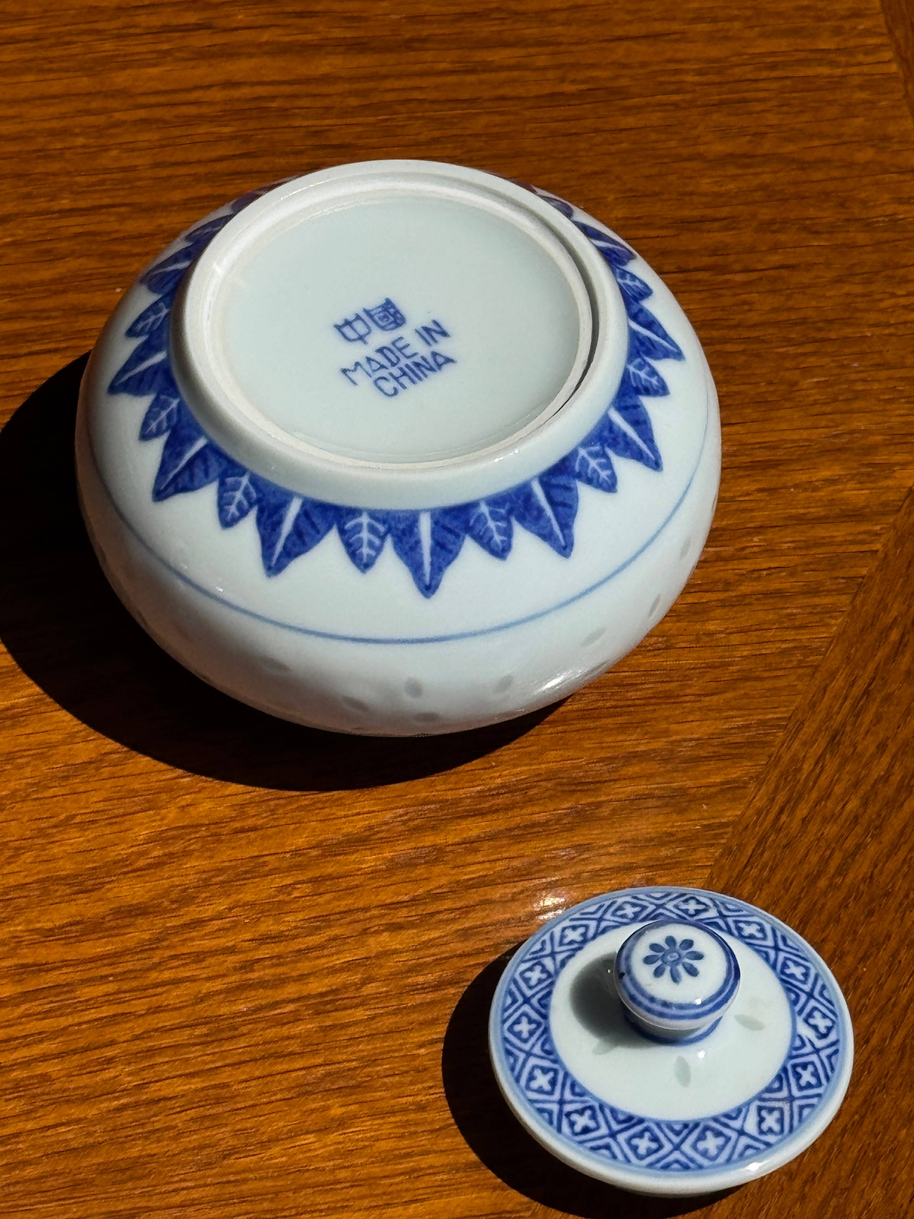 Office Objets - Wholesale Tea Set - Small Chinese tea set with 6 cups and saucers7