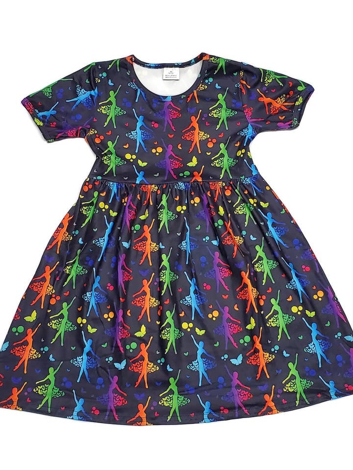 Dancing Queen kortærmet kjole i mælkesilke for engroshandel hos Great Lakes Kids Apparel