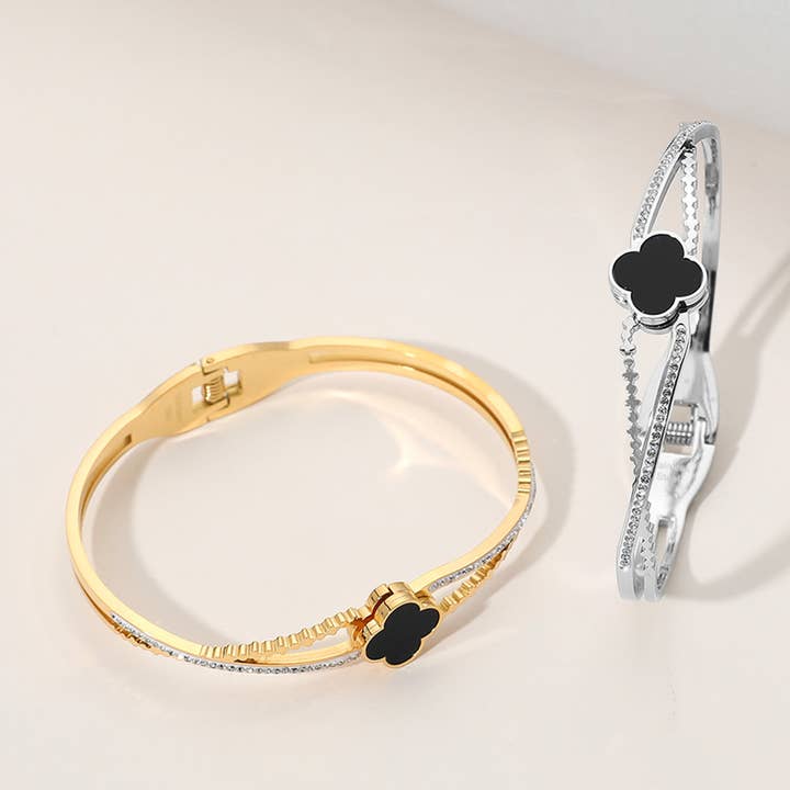 Edelstahl-Armreif mit vierblättrigem, spitzem Scharnier. für den Großhandel von Sensibling Corp.