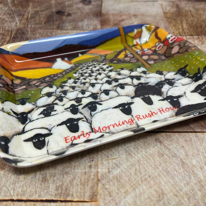 The Whimsical World of Thomas Joseph – Bandeja de servir por atacado – Hora do Rush da Manhã - Pequena Bandeja de Lanches - Arte das Ovelhas1