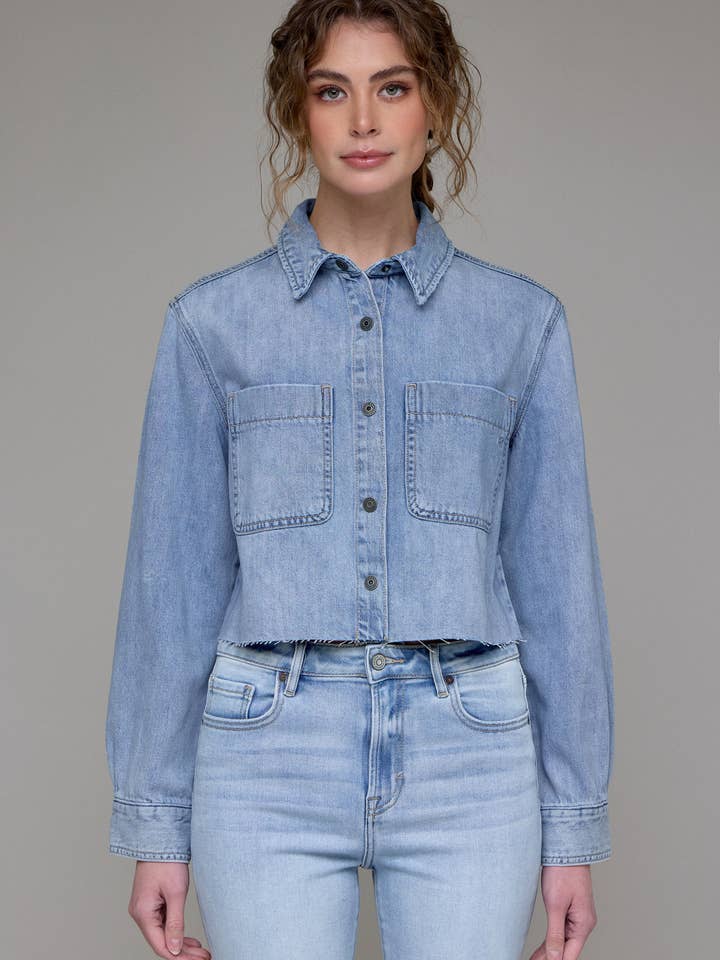 Chemise en jean raccourcie à délavage vintage pour la vente par Hidden Jeans