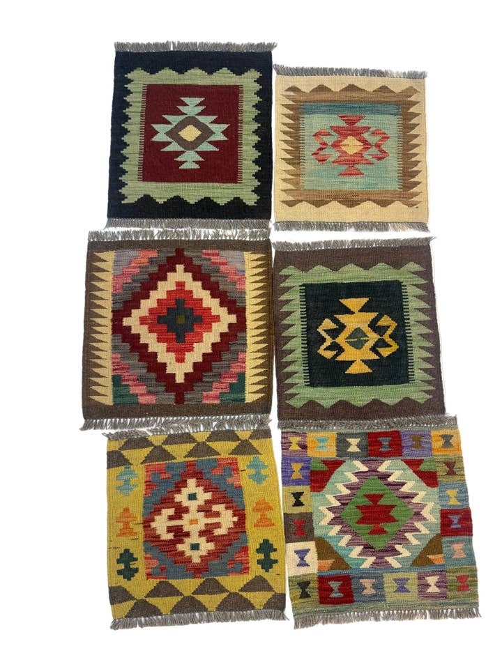 Mini tapis Kilim afghan | 61 cm x 61 cm pour la vente par Rug the Rock
