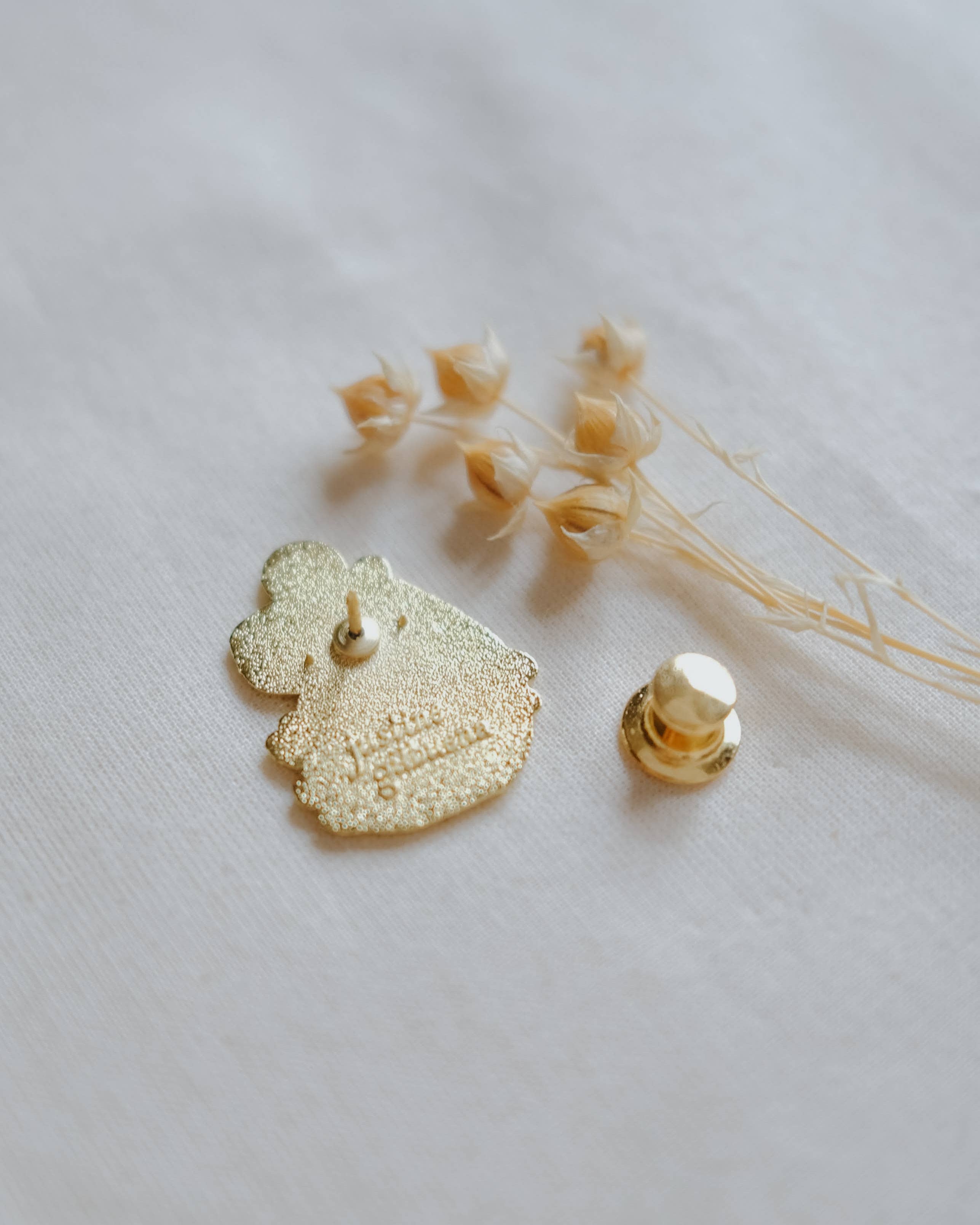 Justine Gilbuena - Vente Épinglettes/boutons - Épinglette en émail Capybara 2