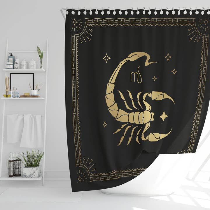 Tierkreis Skorpion Horoskop in Schwarz & Gold (Duschvorhang) für den Großhandel von Benjamin Tate Design