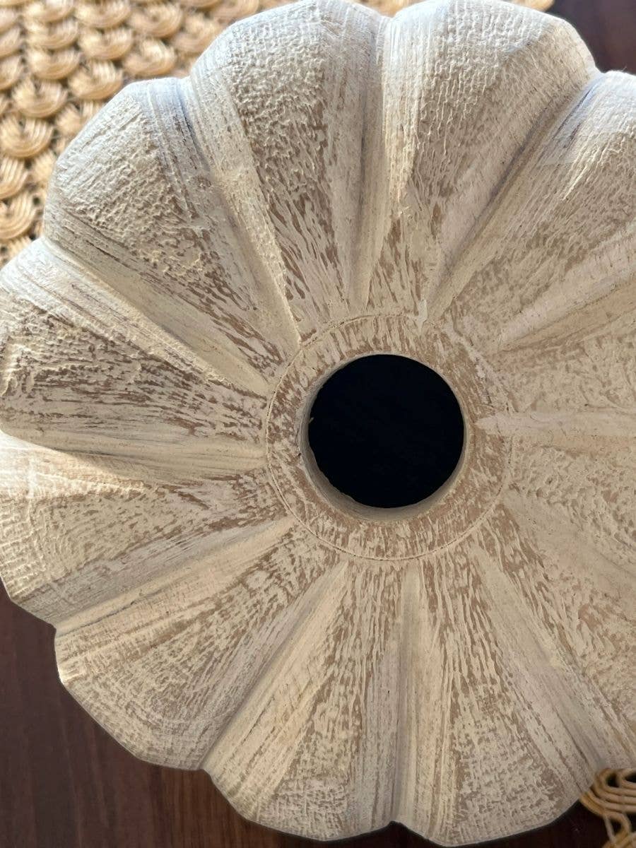 Vatican Homes – wholesale Dekorativt bordsobjekt – Vita Träpumpor som kan Staplas2