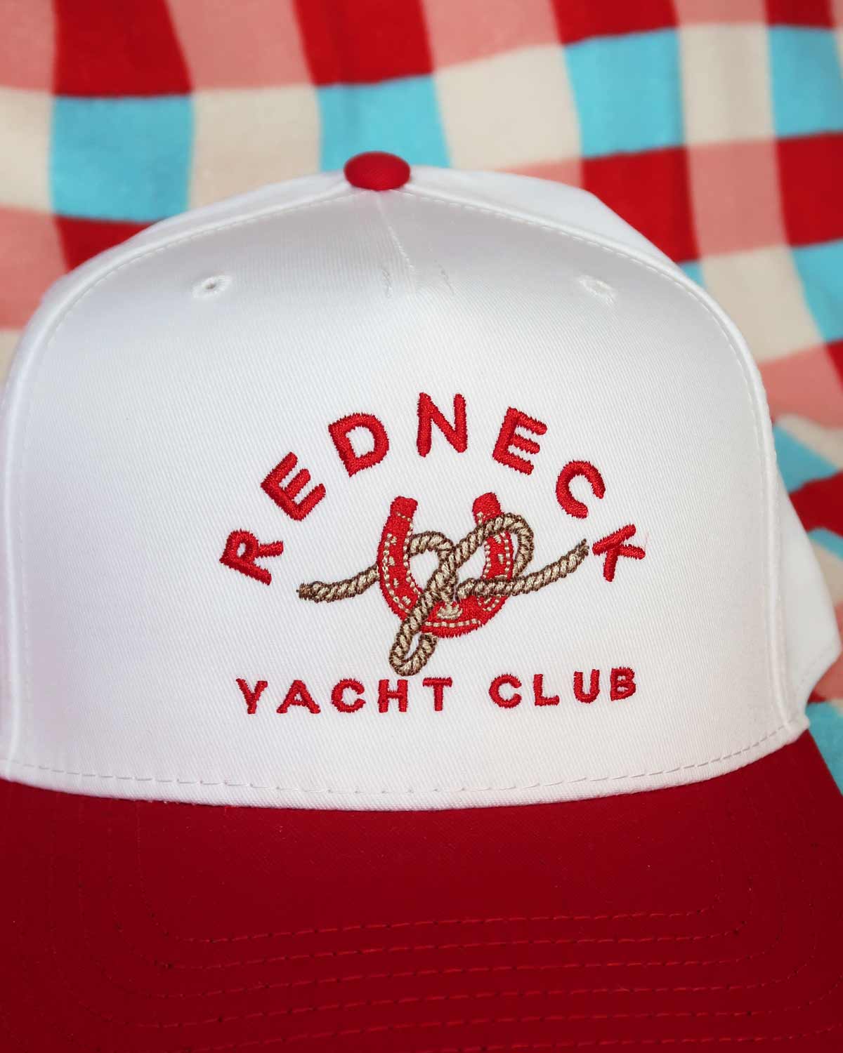 Sundrop – Engroshandel Hattetilbehør - Dame – Redneck Yacht Club Rød Broderet Hat2