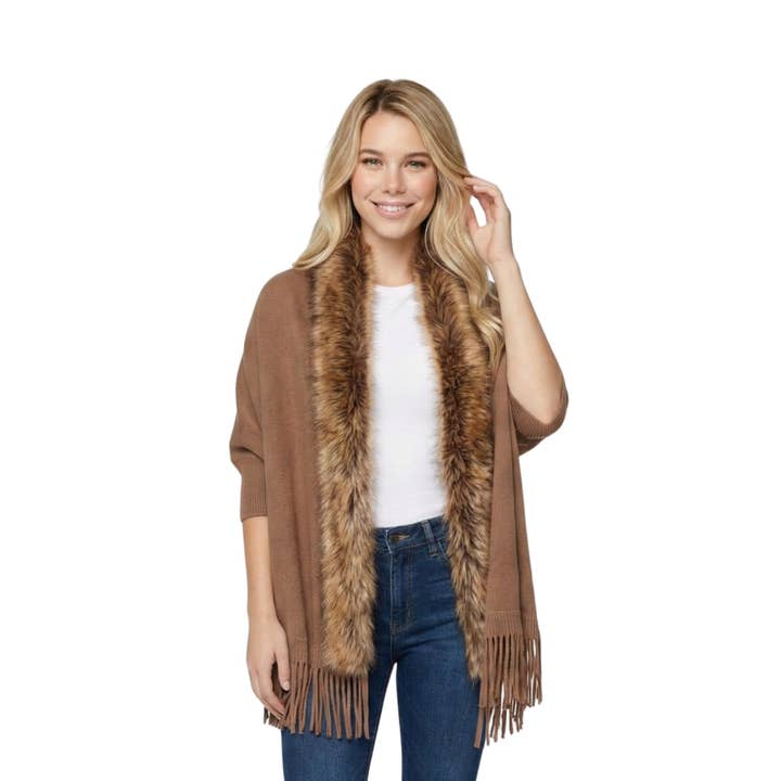 THSP1052: Brun: Kappeomslag med almindelig ærme i imiteret pels for engroshandel hos Taylor Hill Scarves & Co