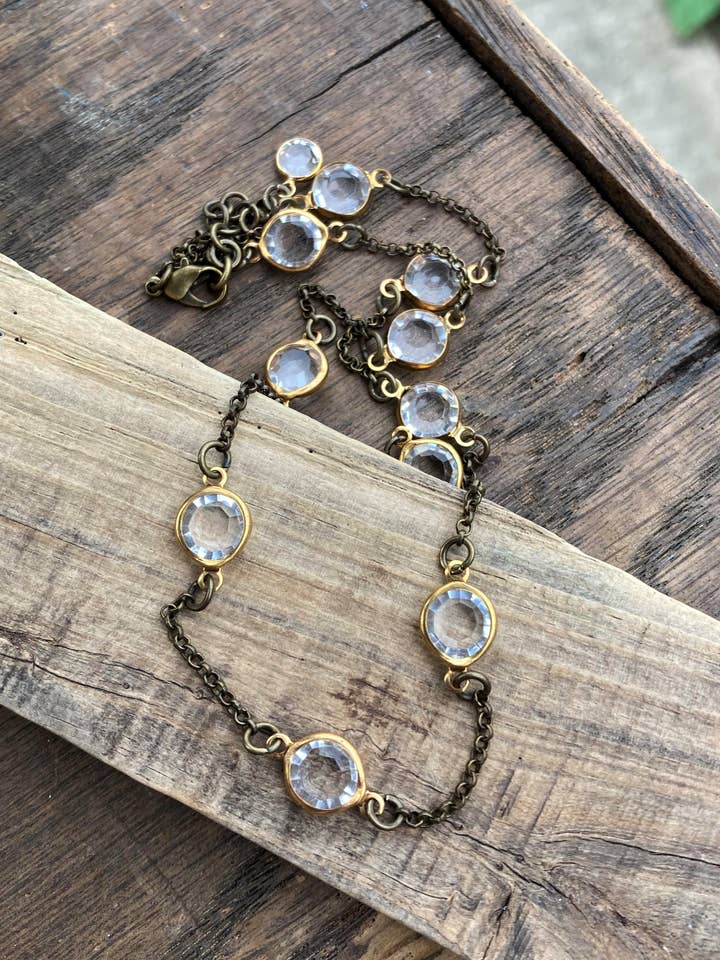 Collana con perline in cristallo e oro per la vendita all'ingrosso da parte di Poor Sparrow