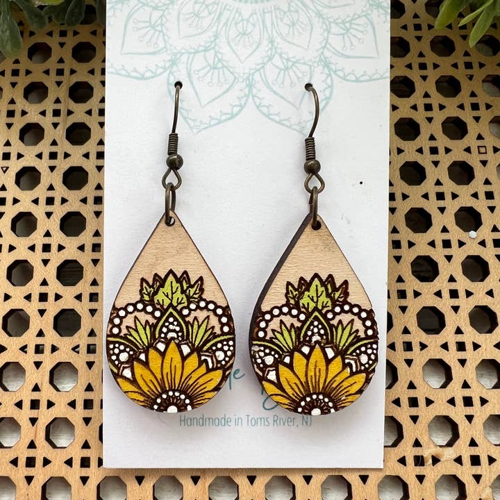 gul mandala solros handmålat lätt trä för wholesale av Seasideblooms