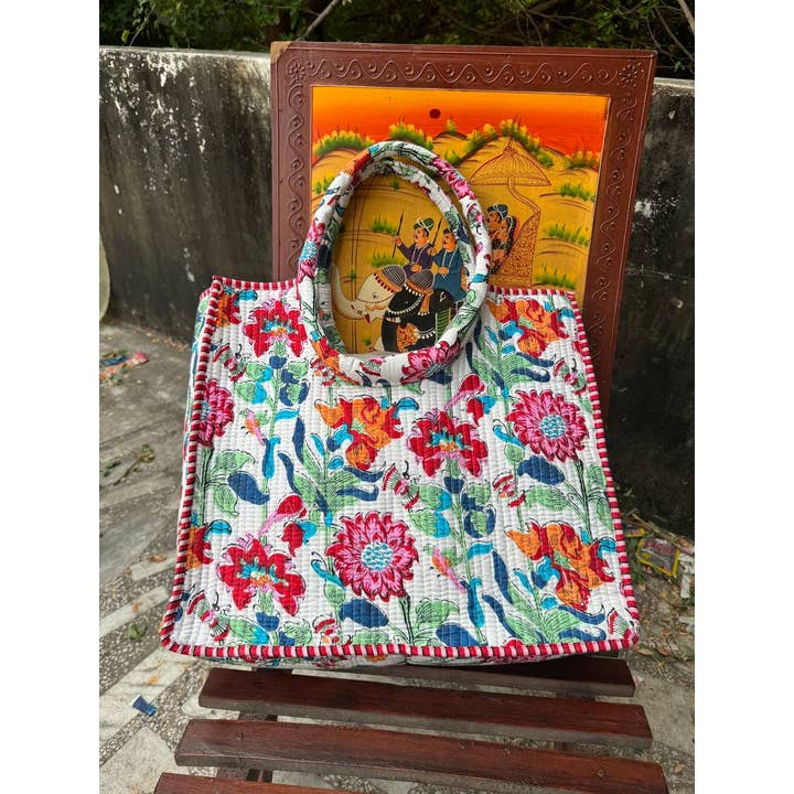 Bhawana Handicrafts - Wholesale Draagtas - Dames - Met de hand bedrukte omkeerbare draagtas met bloemen Handgemaakte gewatteerde tas1