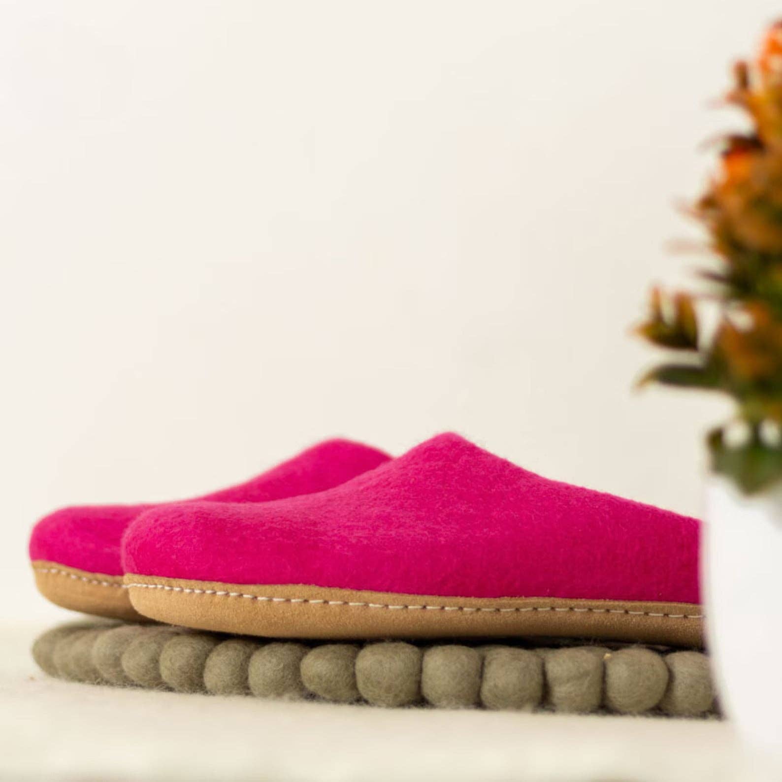 Fuzzy cove - Wholesale Slippers - Women's - Merino Wool Slippers8