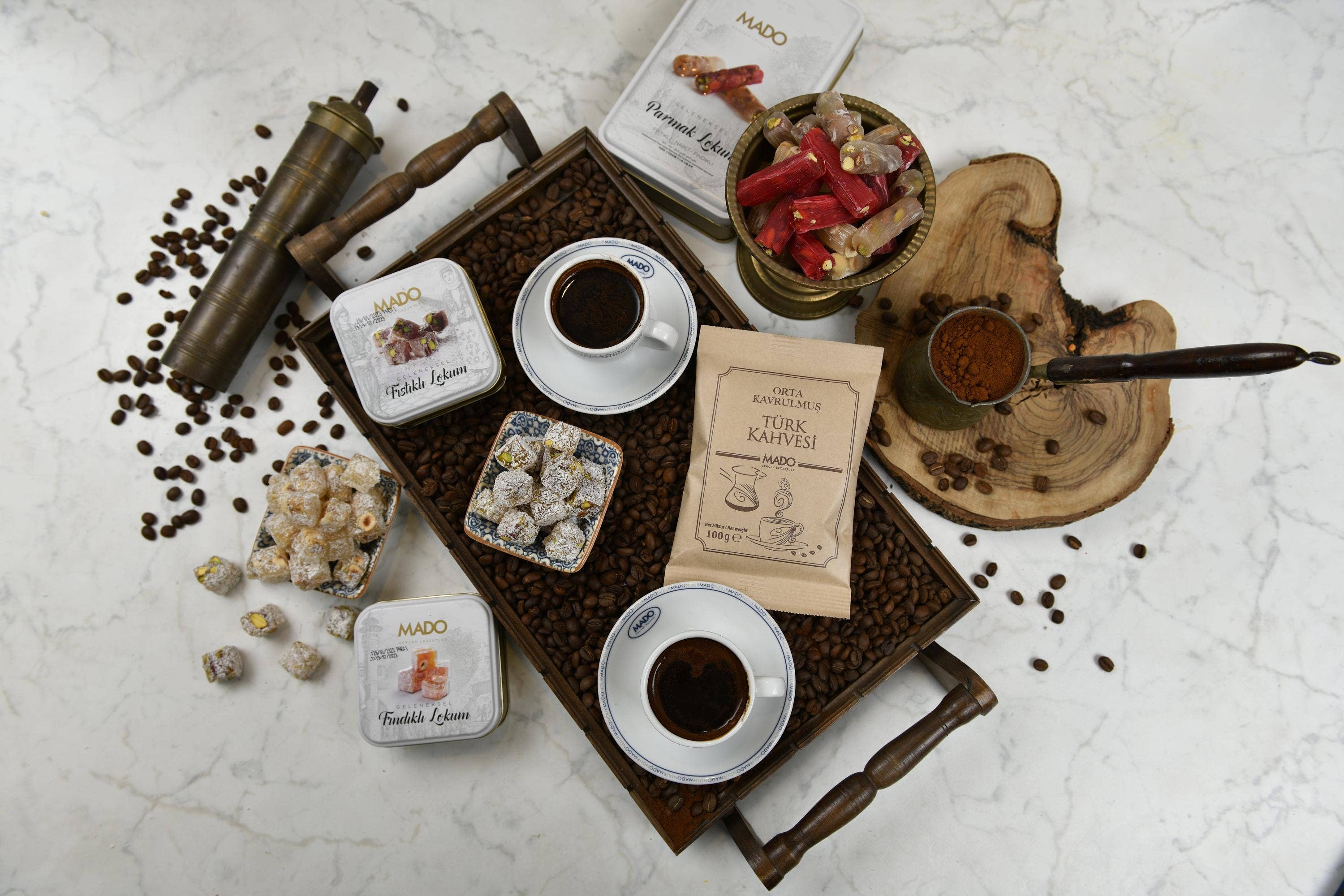 MADO – wholesale Gift box – Turkish Delight with Hazelnut Gourmet Dessert Gift Box2