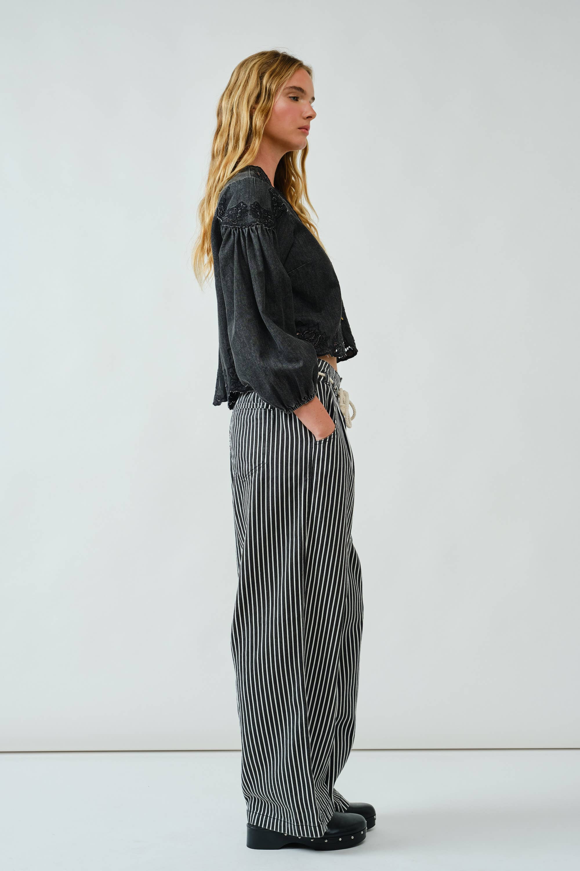 Aaron & Amber - Wholesale Pants - Women's - MAP3311 STRIPE WIDE LEG PANTS WITH ROPE BELT13