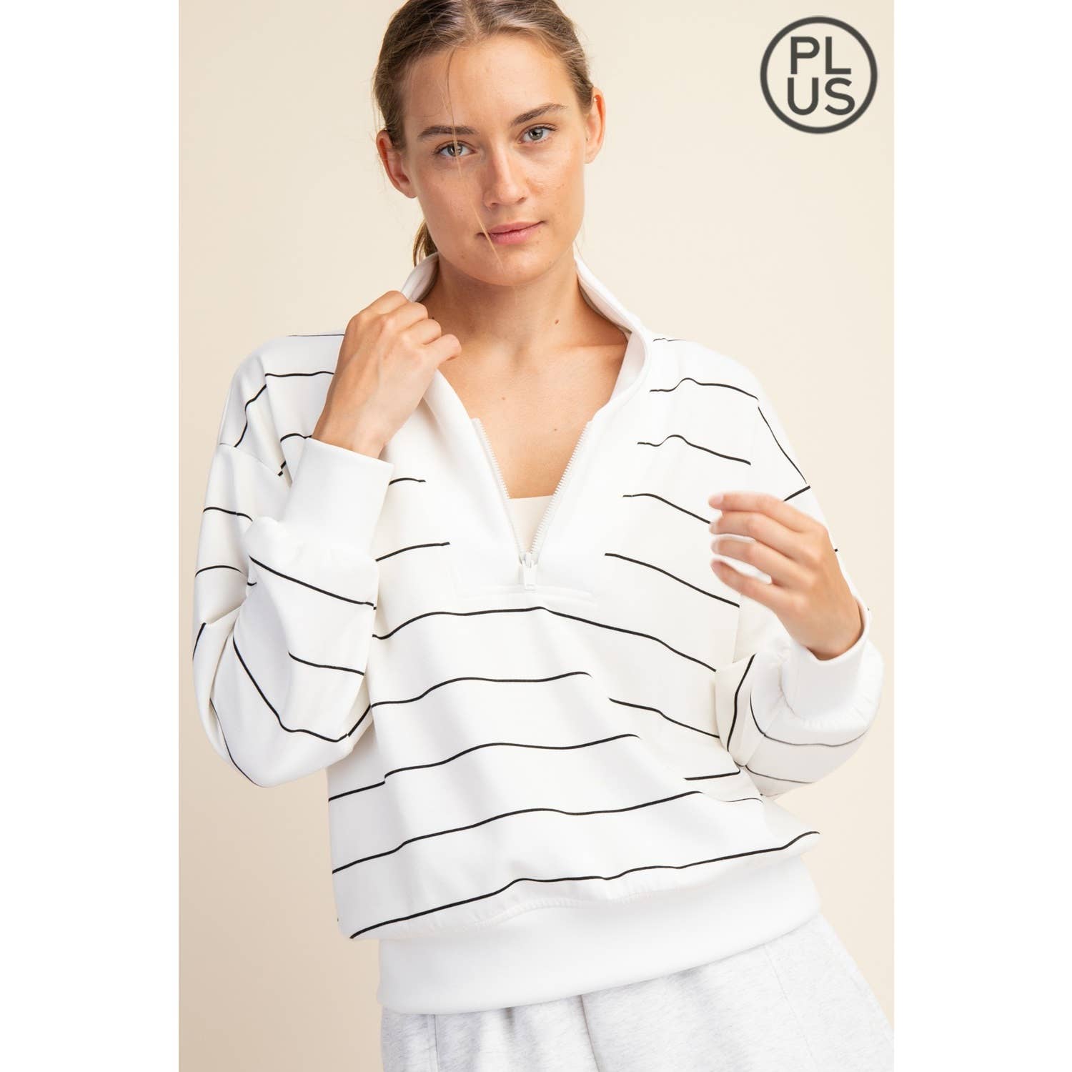 Rae Mode - Vendita all'ingrosso Felpa - Donna - GIACCA SCUBA A RIGHE IN MODAL TAGLIA FORTE CON SCOLLO A V0