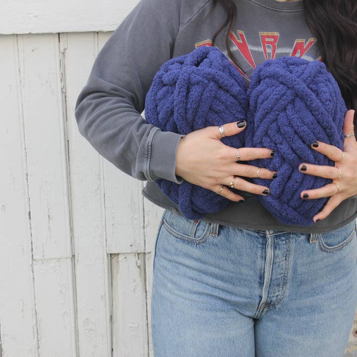 Knotted by Kni - Wholesale Throw Blanket - ROYAL BLUE BLANKET