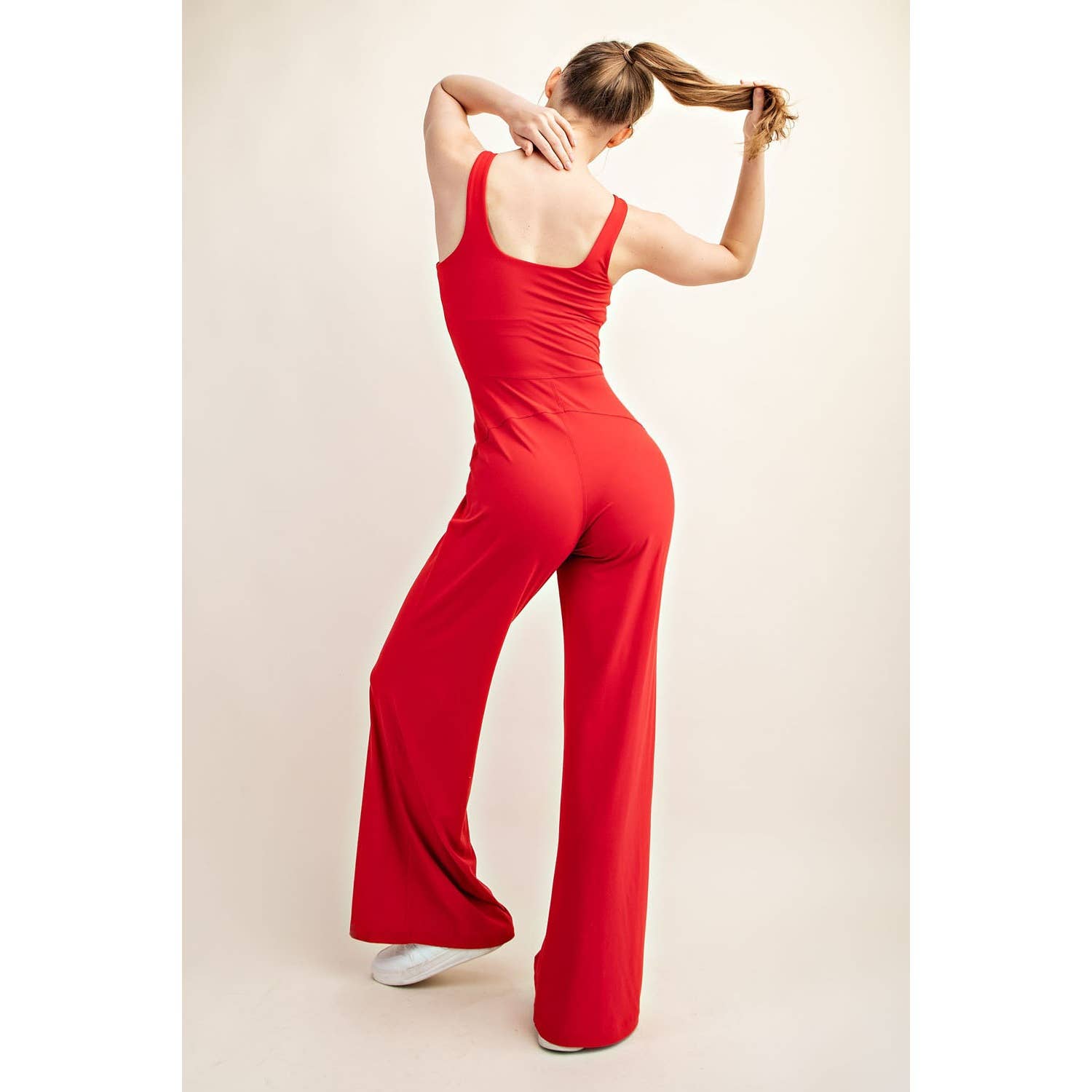 Rae Mode - Wholesale Jumpsuit - Dames - JUMPSUIT MET WIJDE PIJPEN VAN GERECYCLEDE BOTER17