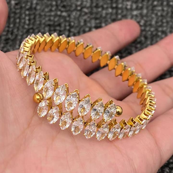 Bracciale Sparkling Rhombic CZ in oro 18 carati Sparkling Rhombic CZ - FGS per la vendita all'ingrosso da parte di Mio Queena