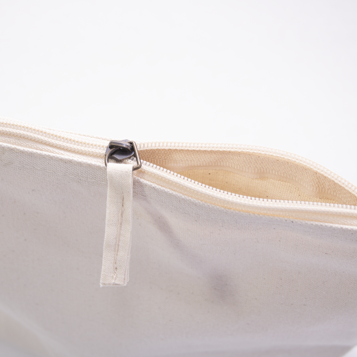 ALMA & GUSTL – Engroshandel Kosmetiktaske – DOG MOM toilettaske i Nature fra ALMA & GUSTL1