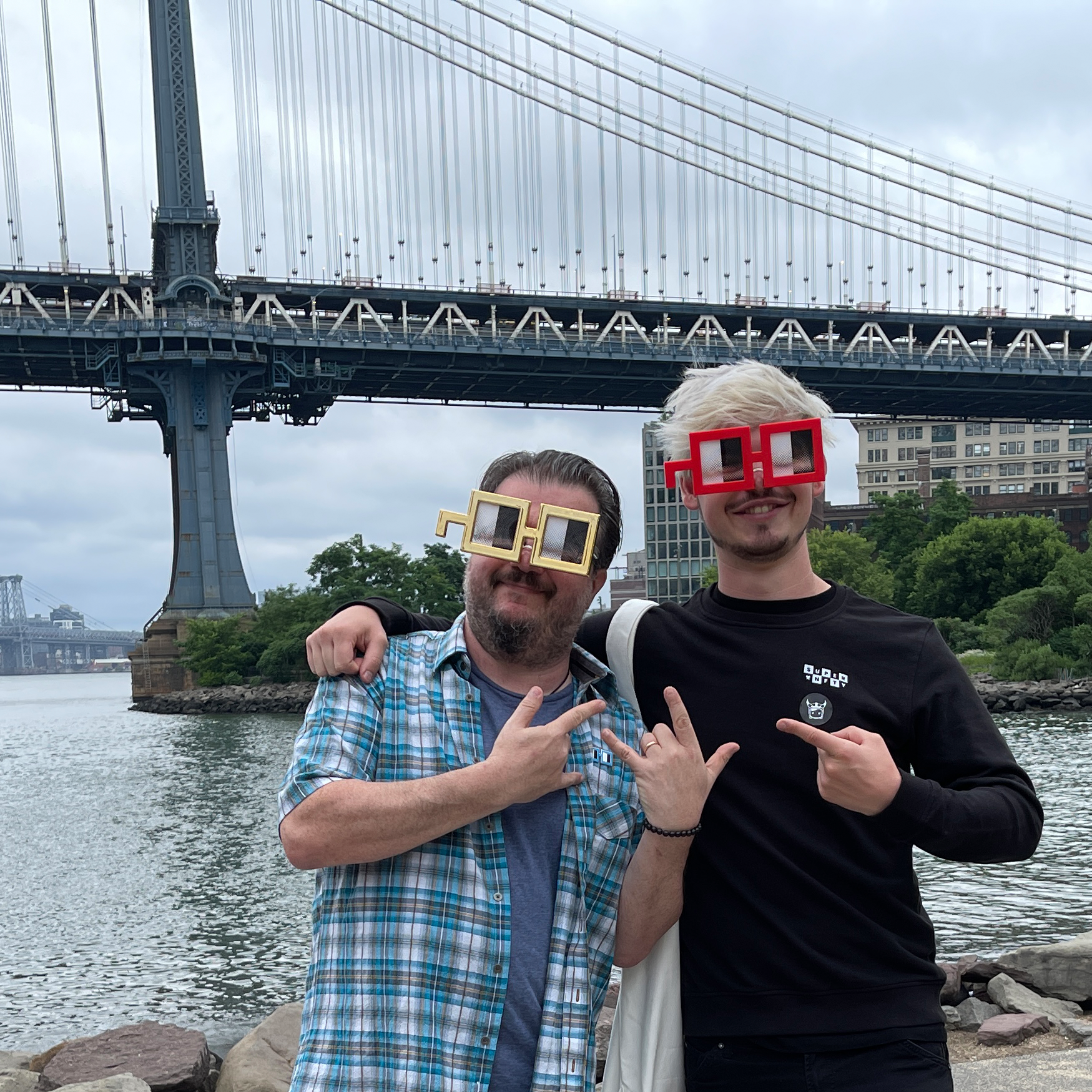 Bigshot Toyworks - Wholesale Gag Gift/Novelty Gift - Bigshot Noggles in Classic Red9