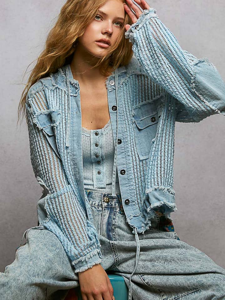 Vente de chemise à capuche ouverte avec boutons et poches avant. pour la vente par Pol Clothing