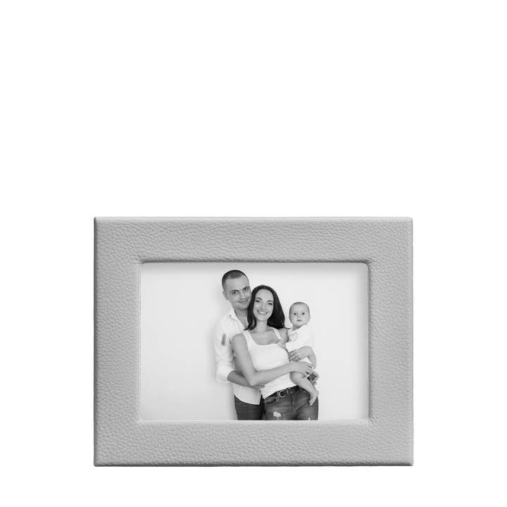 Graphic Image Inc. - Wholesale Picture Frame - 5" x 7" Studio Frame1