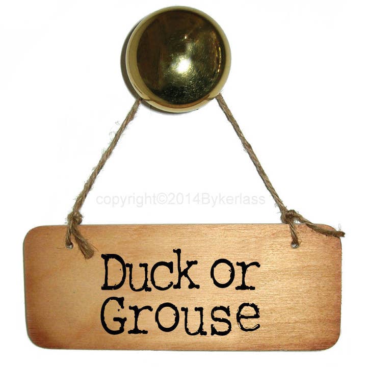 Cartello in legno rustico "Duck or Grouse" - RWS1 per la vendita all'ingrosso da parte di Wotmalike