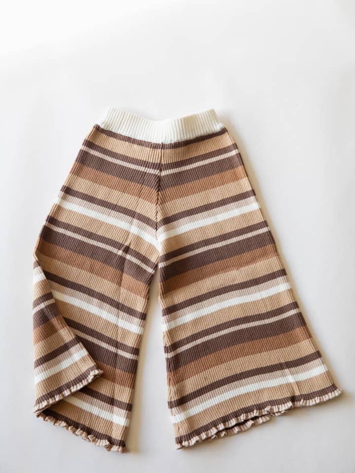 PRÉCOMMANDE : Pantalon en tricot côtelé | Rayures brunes pour la vente par Raised By Water
