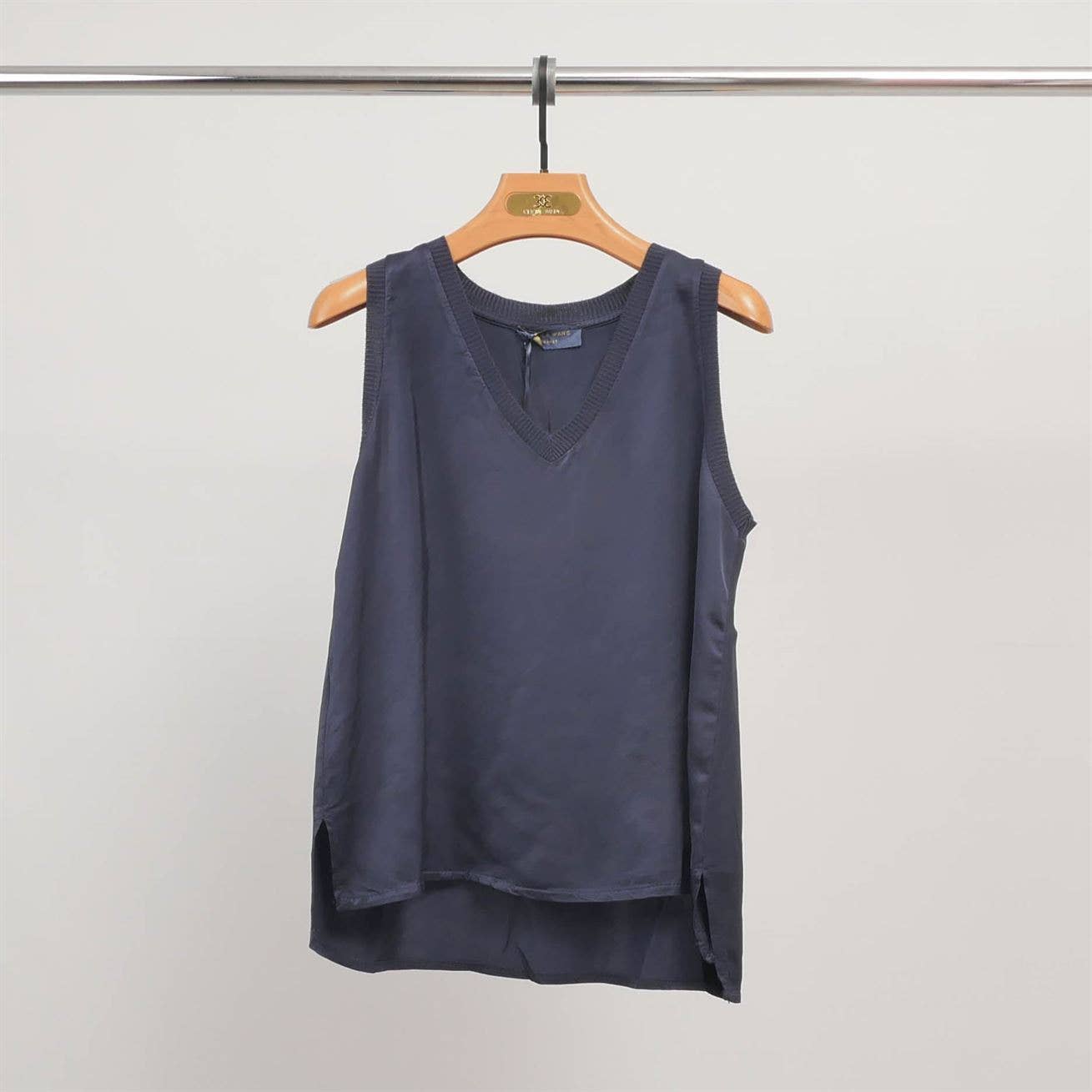 Cecile Wang - Wholesale Tank Top - Women's - V-neck tank top in fluid viscose DB14446VS12