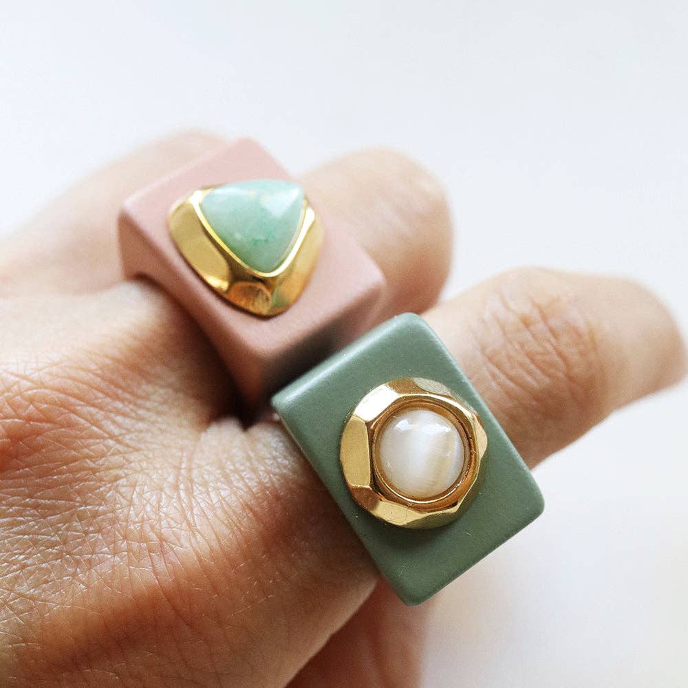 ÉMOLO - Wholesale Cocktail/Statement Ring - Khaki ring with natural Cat's Eye stone1