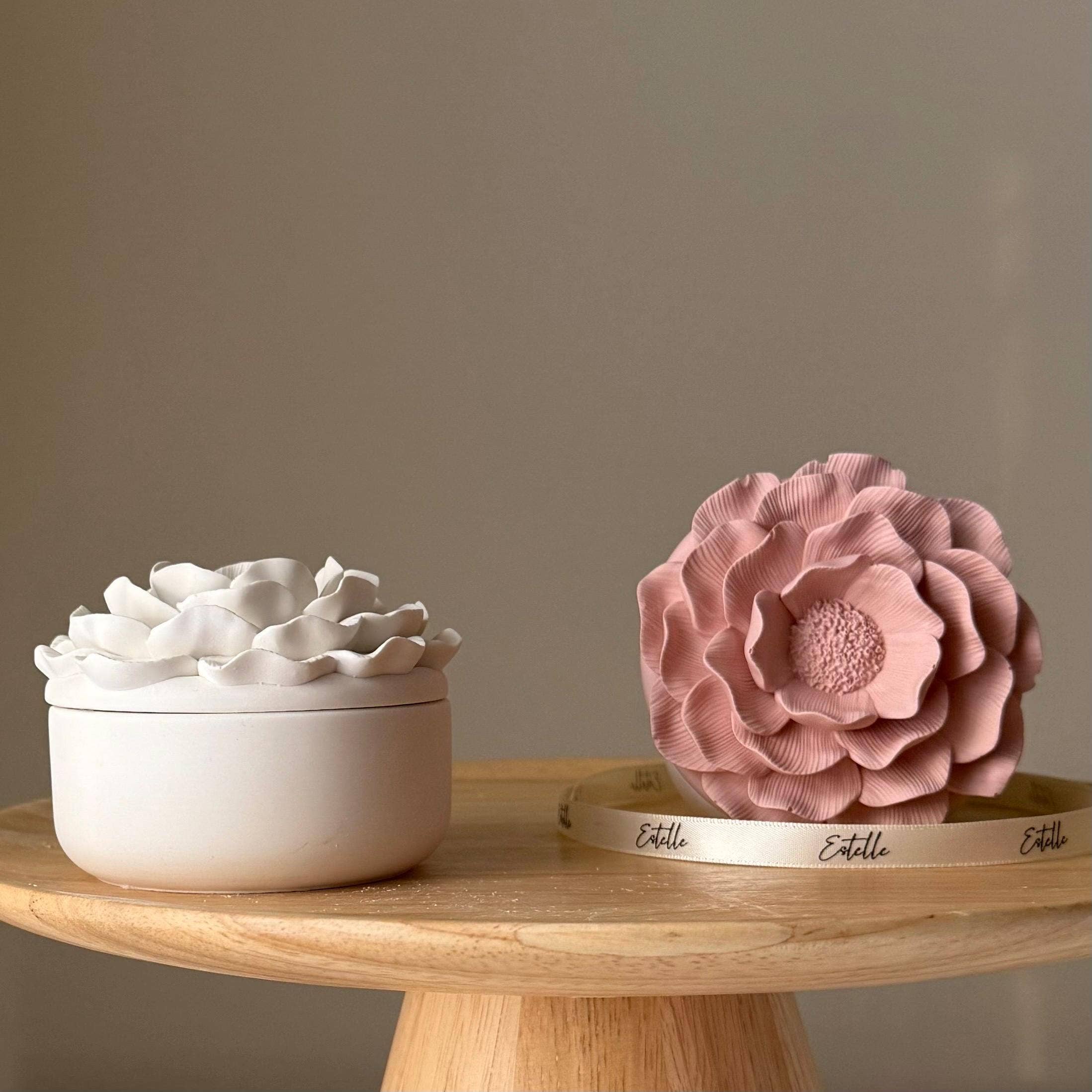 Estelle Studio - Wholesale Novelty Candle - Camelia Flower Soy Wax Candle in Jesmonite Jar: Handmade Scented Candle2