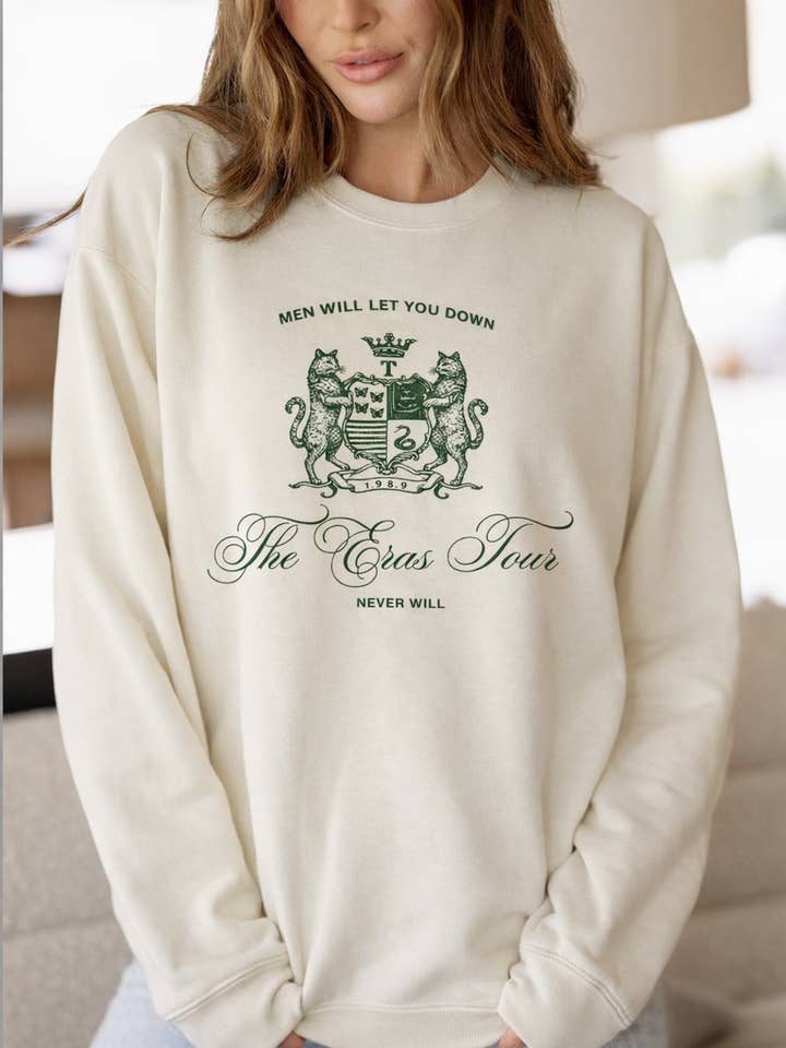 Felpa con Stemma Miss Americana in Avorio per la vendita all'ingrosso da parte di Girl Tribe Co