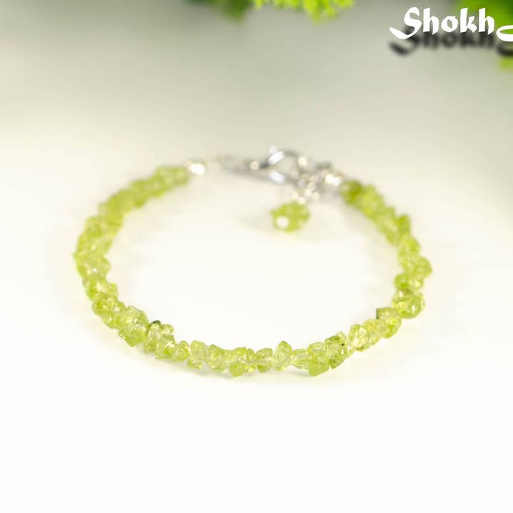 Bracelet pépites de cristal péridot brut pour la vente par Shokh Jewelry