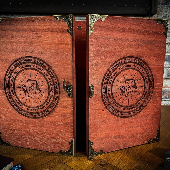 Fandomonium - Wholesale Board Game - Wooden Dungeon Master Screen - D20 Character Wheel Motif2