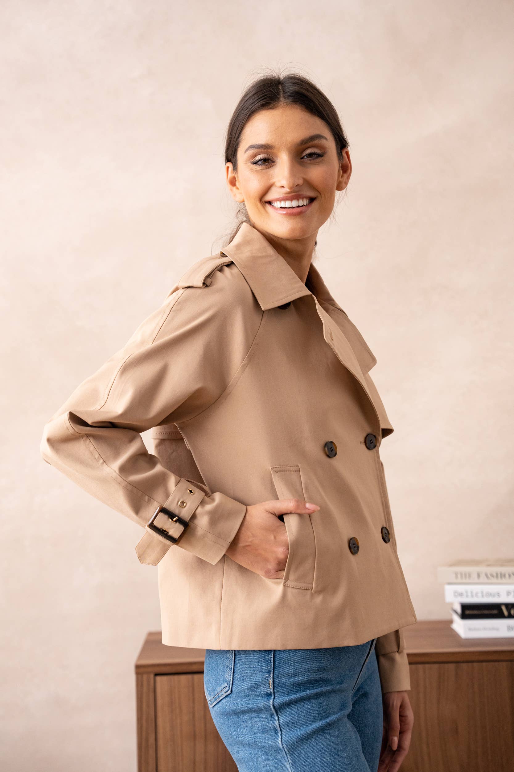 Attentif Paris - Wholesale Trench Coat - Women's - Solid cropped trench in cotton blend23