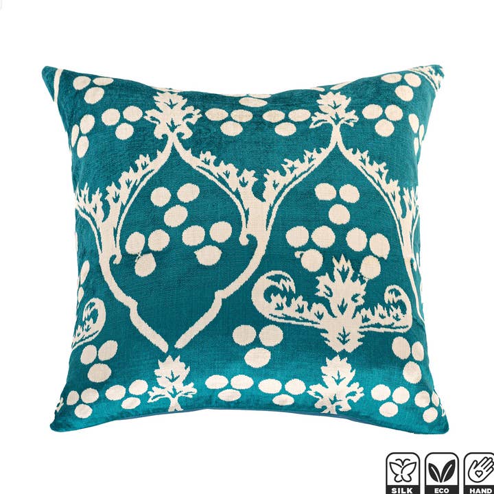 Turkoois en wit traditioneel Ikat fluwelen decoratief kussen voor wholesale door OyzShop