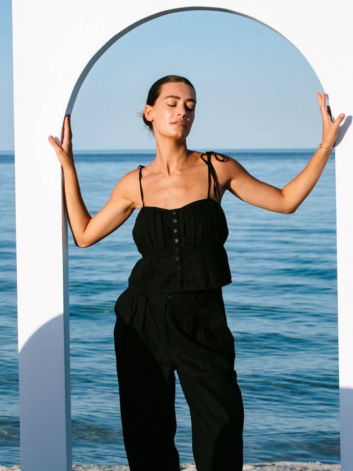 Pleat Cami//Negro para venta al por mayor de Hobo and Hatch