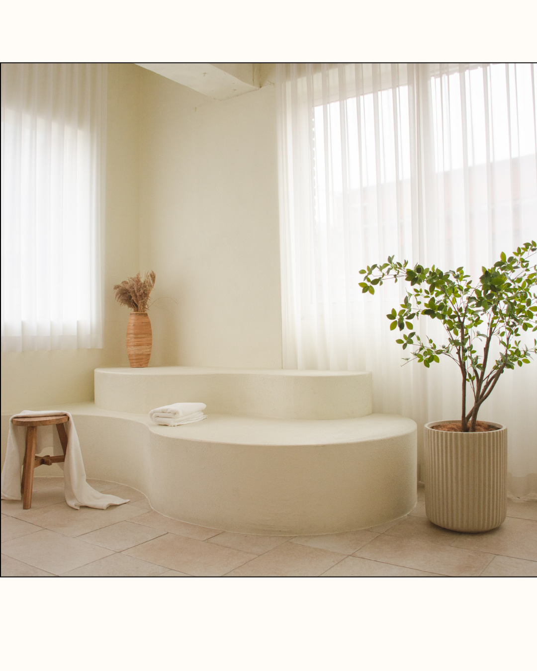 Bianco Set di Asciugamani Bianchi in Cotone 2 bagno 2 mani 2 lavette 1 guanto in vendita all'ingrosso su Faire7