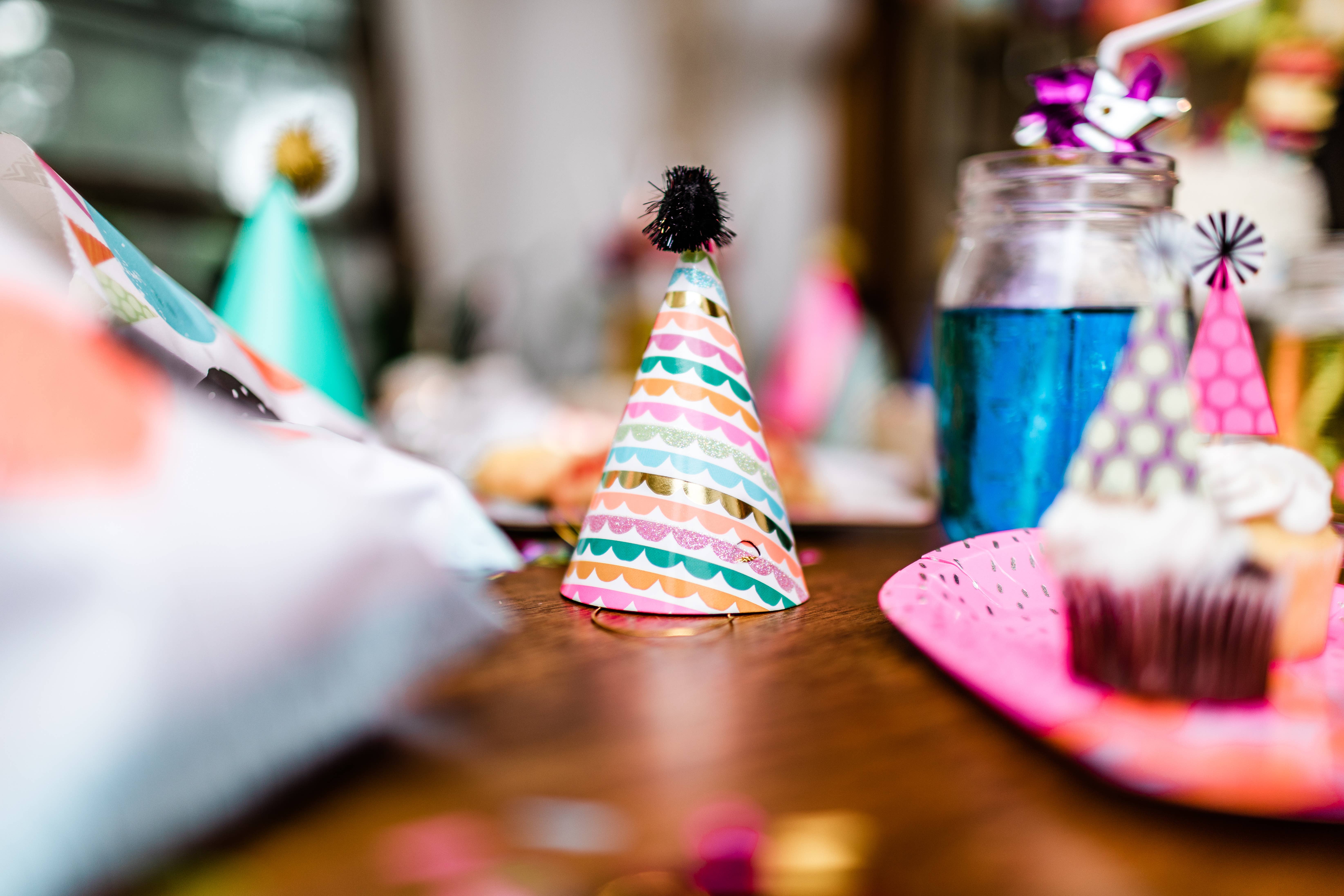 Party Partners - Venta al por mayor Sombreros/coronas de fiesta - Mini Rainbow Party Sombreros6