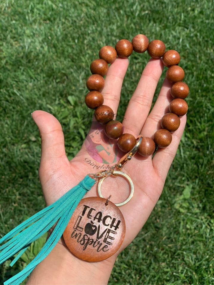 Bracelet en perles de bois gravé professeur pour la vente par Mermaid Magic Cove