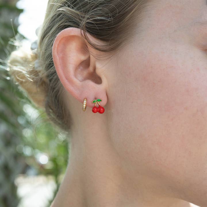 WJW - Venta al por mayor Pendientes de botón/aretes de poste - Pendientes de botón de cereza roja de acero inoxidable con PVD de oro de 18 quilates1