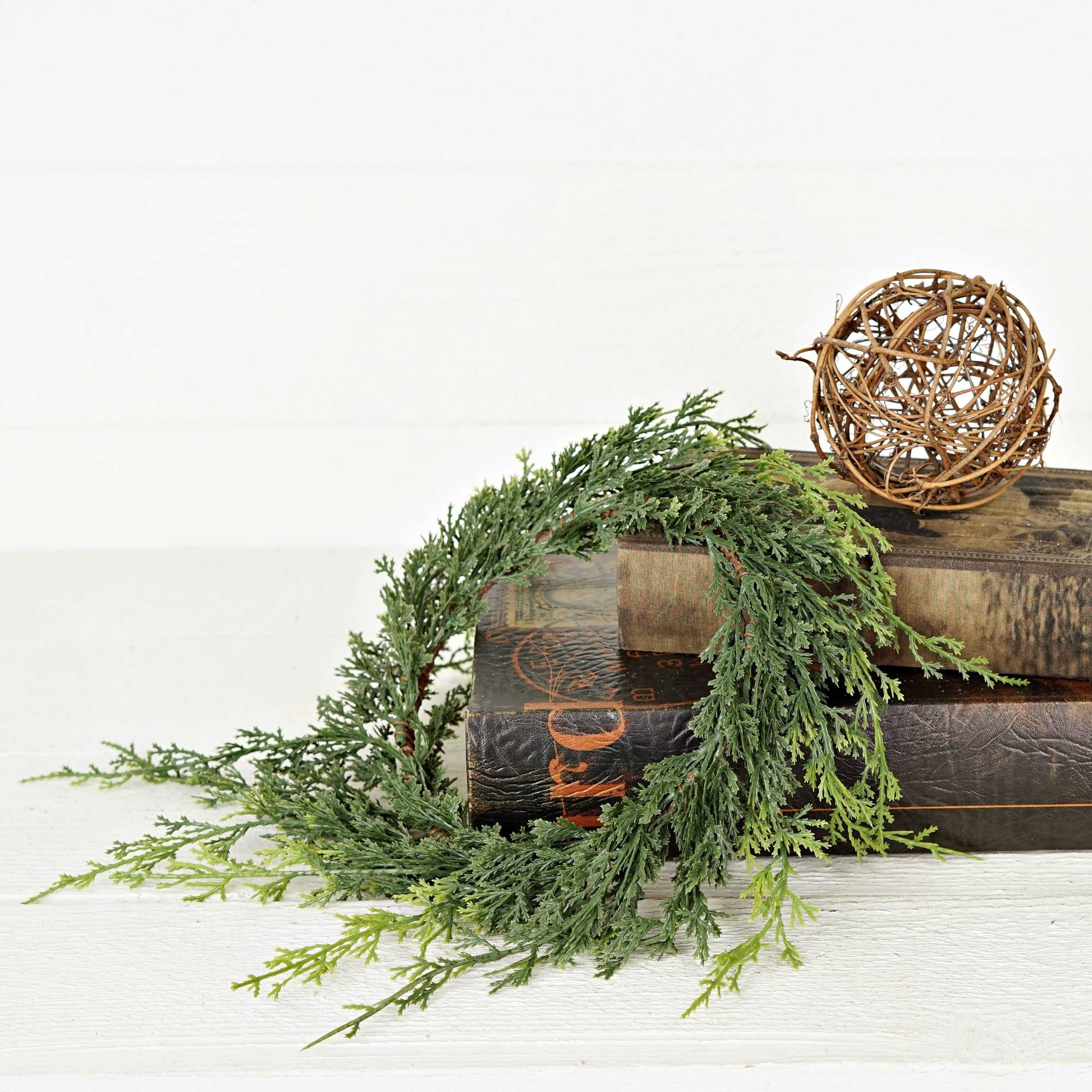 Holiday Depot Inc. - Wholesale Wreath - 510370- 18in(6.5in) Wispy Wreath-Mixed Green Cypress Pine1